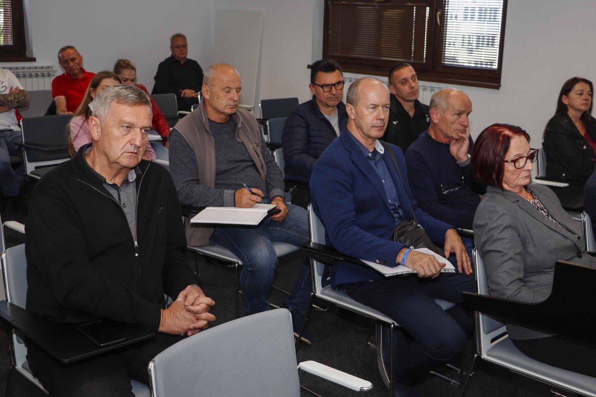 5. OŽUJKA, SVJETSKI DAN PODUZETNIKA Gradonačelnik M. Batinić i direktorica Poslovne zone Ivanec d.o.o. L. Labaš poduzetnicima uputili čestitku i zahvalu na suradnji